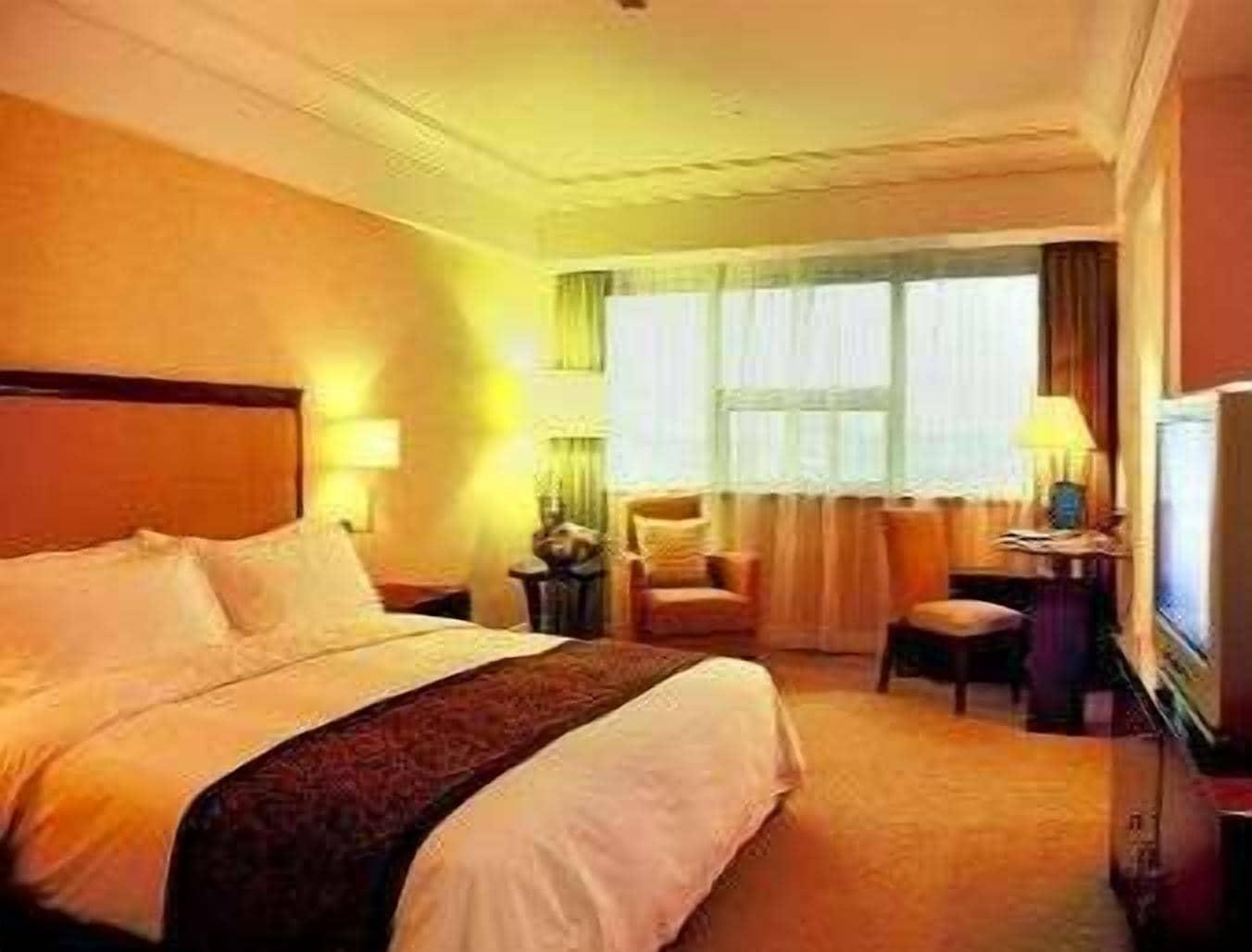 Ramada Plaza Optics Valley Hotel Wuhan Room photo