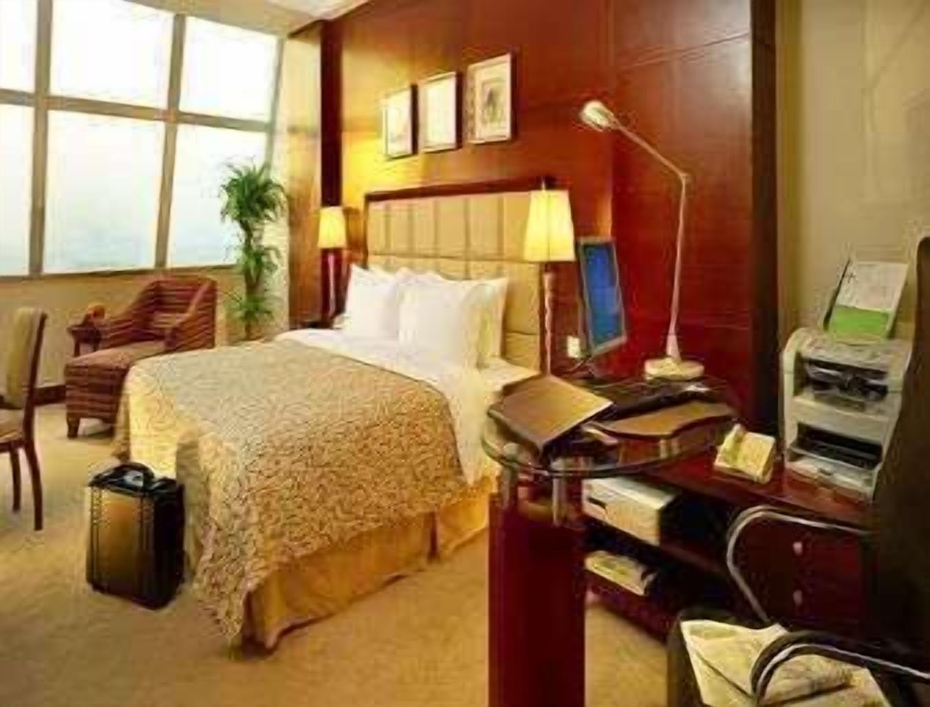 Ramada Plaza Optics Valley Hotel Wuhan Room photo